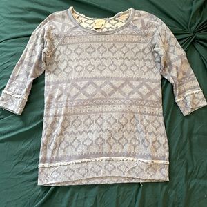 Blue patterned 3/4 sleeve top